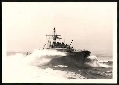 Fotografie Bundesmarine, Torpedo-Schnellboot auf See