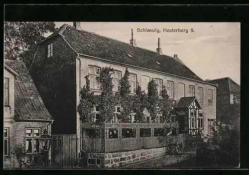 AK Schleswig, Haus Hesterberg 9 von der Strasse gesehen