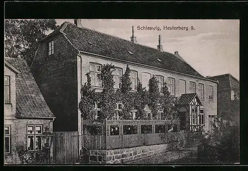 AK Schleswig, Haus Hesterberg 9, Strassenansicht