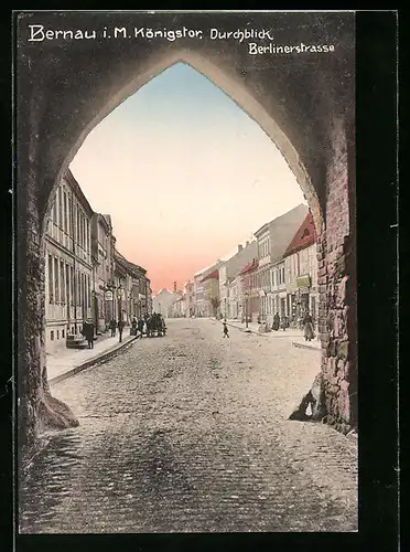 AK Bernau i. M., Blick durchs Königstor in die Berlinerstrasse