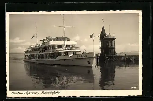 AK Konstanz /Bodensee, Schiff bei der Hafeneinfahrt