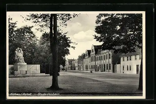 AK Köthen /Anhalt, Strassenpartie mit Studentenheim