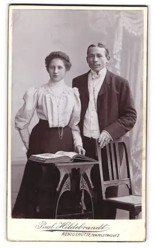 Fotografie Paul Hildebrandt, Königshütte, Tempelstr. 2, Portrait eines elegant gekleideten Paares
