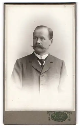 Fotografie H. Jäggli, Winterthur, Rudolfstr., Portrait stattlicher Herr mit Schnurrbart