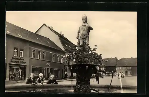 AK Kölleda / Sömmerda, Kinder am Wippertusbrunnen