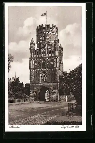 AK Stendal, Blick zum Ünglinger Tor, flagge