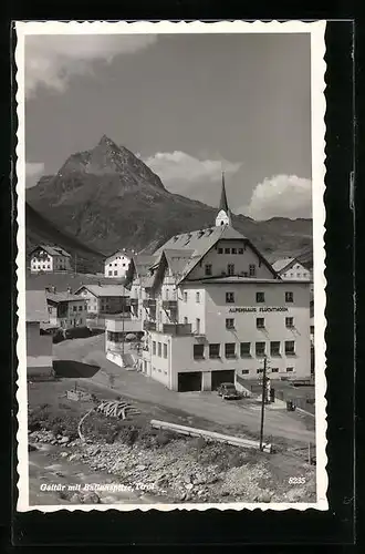 AK Galtür, Teilansicht mit Alpenhaus Fluchthorn und Ballunspitze