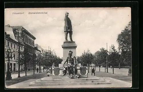 AK Düsseldorf, am Bismarckdenkmal
