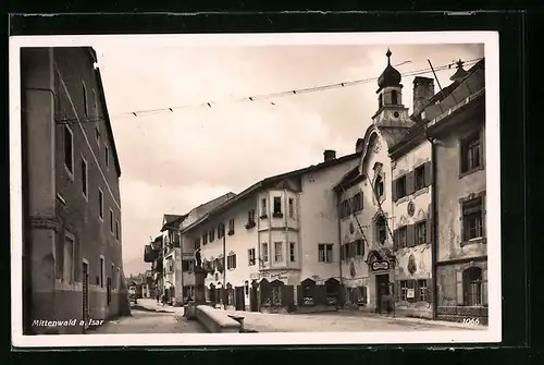 AK Mittenwald a. Isar, alte Häuser mit Cigarrengeschäft und Amtliches Verkehrsbüro