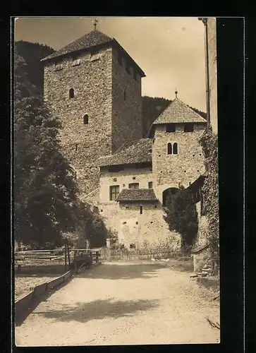 AK Dorf Tirol, Das Schloss