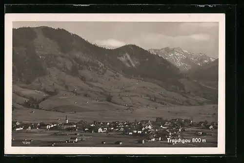 AK Trauchgau, Ortspartie mit Kirche und Berglandschaft