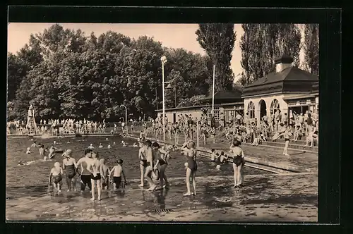 AK Apolda, Schwimmbad mit Badegästen