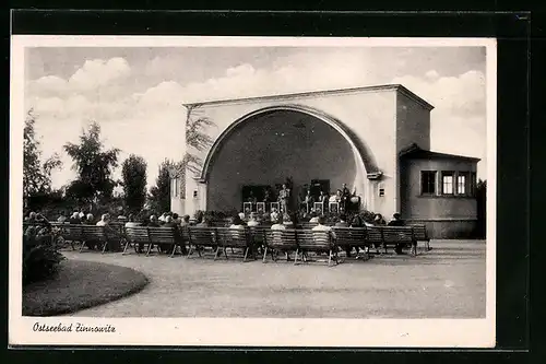 AK Bad Zinnowitz, Konzertmuschel mit Musikern und Besuchern
