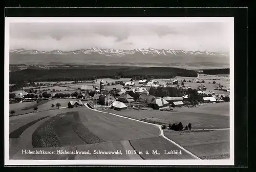 AK Höchenschwand / Schwarzwald, Gesamtansicht, Luftbild