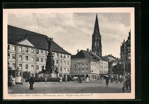 AK Freiburg / Schwarzwald, Platz vor der alten Kaserne mit Siegesdenkmal