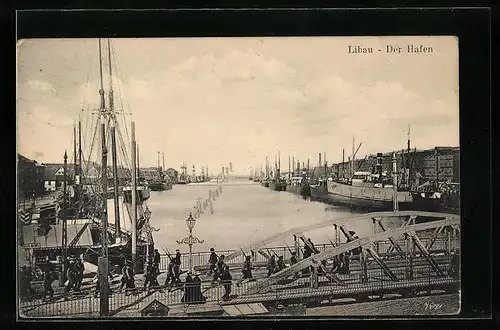 AK Libau, Schiffe im Hafen