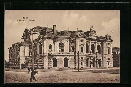 AK Riga, Russisches Theater mit Passanten