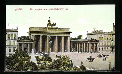 AK Berlin, Brandenburger Tor vom Pariser Platz aus gesehen