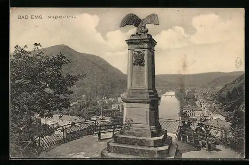 AK Bad Ems, Kriegerdenkmal mit Ortsblick