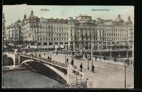 AK Wien, Partie an der Marienbrücke mit Passanten