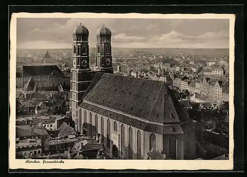 AK München, Frauenkirche aus der Vogelschau