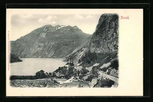 AK Merok, Blick auf Ort, See und Berge
