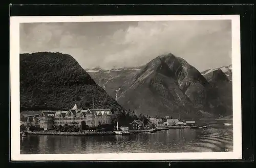 AK Balhom, Koiknes Hotel mit Uferpartie