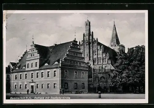 AK Sommerfeld N./L., Rathaus mit Stadtpfarrkirche