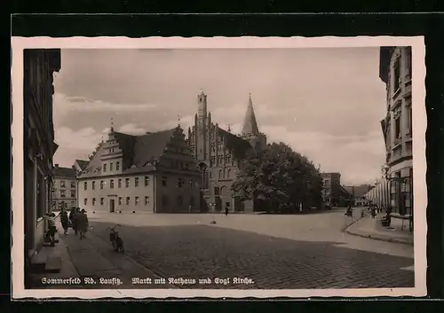 AK Sommerfeld /Nd. Lausitz, Markt mit Rathaus und evang. Kirche