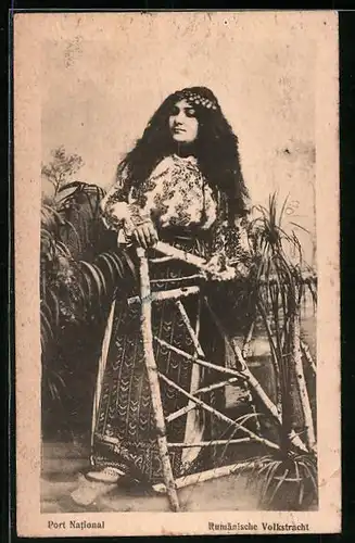 AK Frau in rumänischer Volkstracht