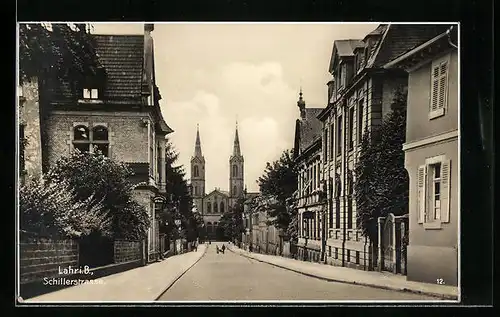 AK Lahr i. B., Schillerstrasse mit Kirche