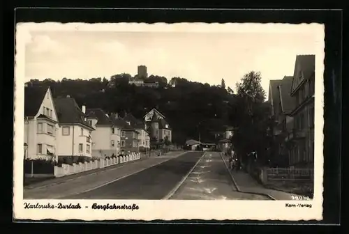 AK Karlsruhe-Durlach, Bergbahnstrasse mit Passanten