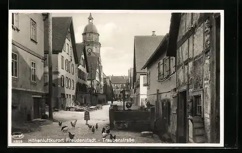 AK Freudenstadt, Traubenstrasse mit Kirche