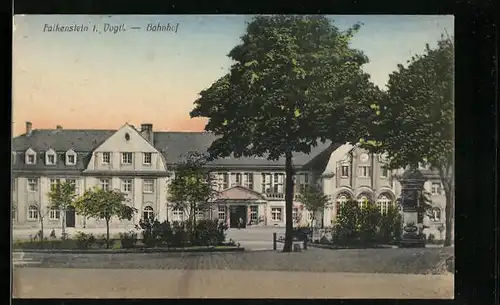 AK Falkenstein i. Vogtl., Ansicht des Bahnhofes mit Vorplatz
