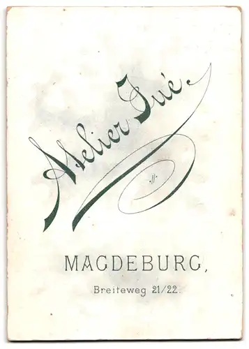 Fotografie Atelier Jué, Magdeburg, Breiteweg 21-22, Herr und Dame in zeitgenössischer Kleidung