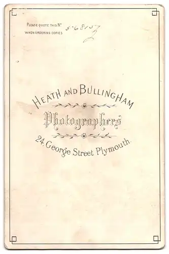 Fotografie Heath and Bullingham, Plymouth, 24, George Street, Bürgerliches Paar mit zwei Kindern