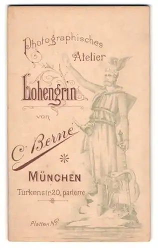Fotografie C. Berne, München, Schwanenritter Lohengrin mit Schwert und Trinkhorn