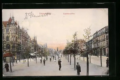 AK Düsseldorf, Spaziergänger auf der Lindenallee