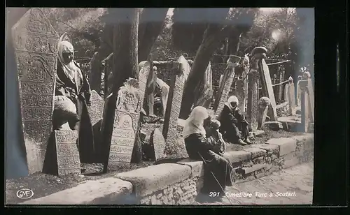 AK Szene auf einem türkischen Friedhof