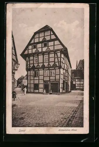 AK Soest, Altdeutsches Haus und Strassenblick