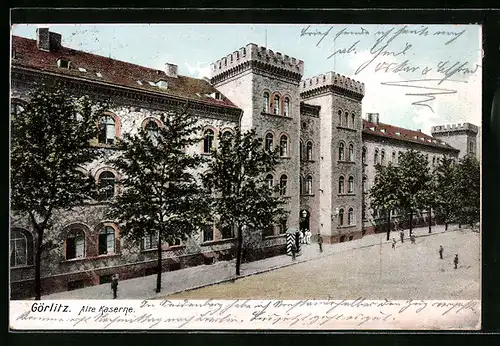 AK Görlitz, Spaziergänger vor der Alten Kaserne