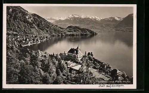 AK Vitznau, Ortsansicht mit Park-Hotel und Blick auf die Alpen