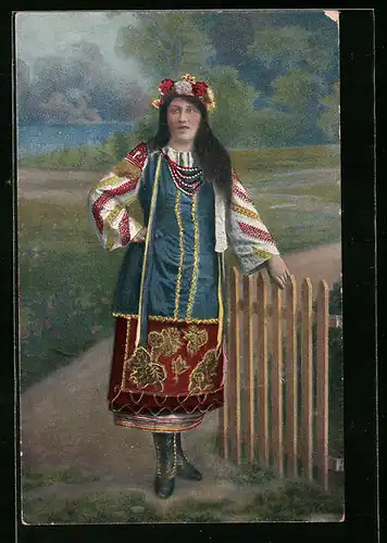 AK Junge Frau in ungarischer Tracht an einer Pforte