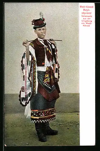 AK Mezökövesd, Junger Mann in örtlicher Tracht