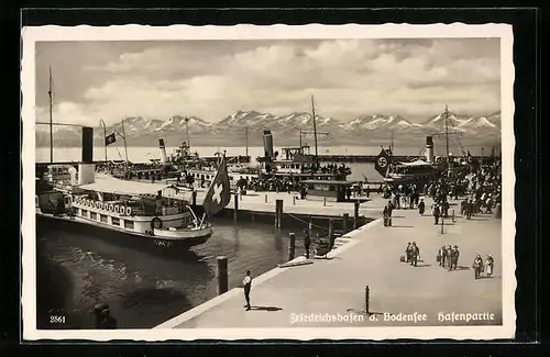 AK Friedrichshafen a. Bodensee, Hafenpartie mit Dampfer