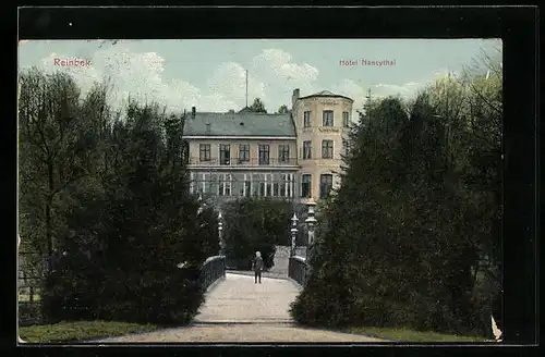 AK Reinbek, Hotel Nancythal, Frontansicht mit Zugangsbrücke