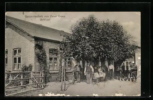 AK Boklund / Owschlag, Gastwirtschaft Peter Kruse mit Gästen, Pferd und Fahrrad
