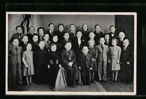 AK Berlin, Schaefer`s Märchenstadt Liliput, Liliputaner Ensemble