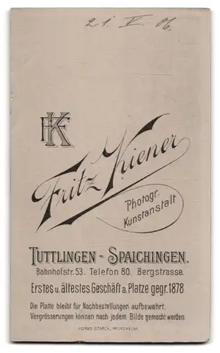 Fotografie Fritz Kiener, Tuttlingen, Bahnhofstrasse 53, Bergstrasse, Elegant gekleideter Herr mit Brille