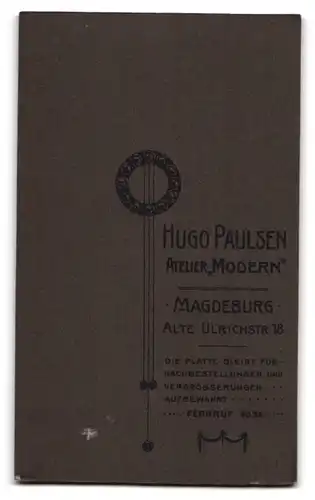 Fotografie Hugo Paulsen, Magdeburg, Alte Ulrichstrasse 18, Bürgerliche Dame mit einem Jungen